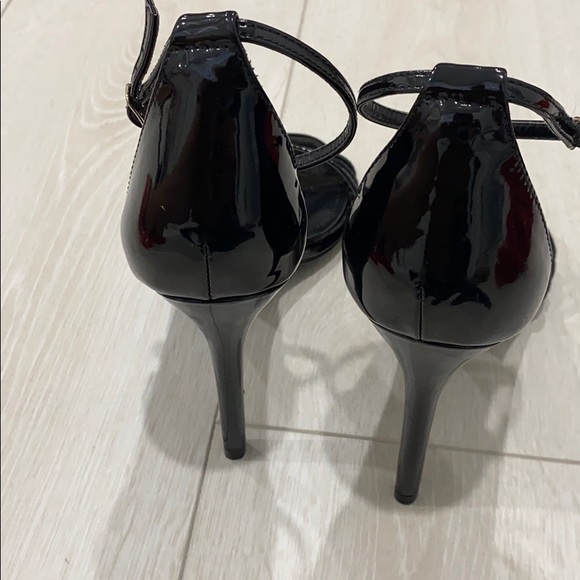 LuLu’s black strappy heels 8 - Picture 3 of 4
